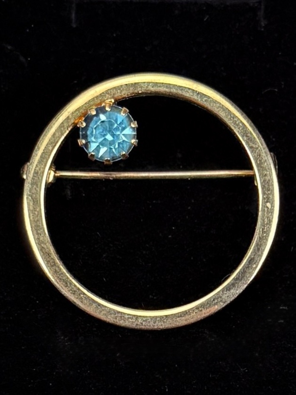 Vintage Gold Tone Circle Brooch Blue Rhinestone Minimalist Modernist Pin